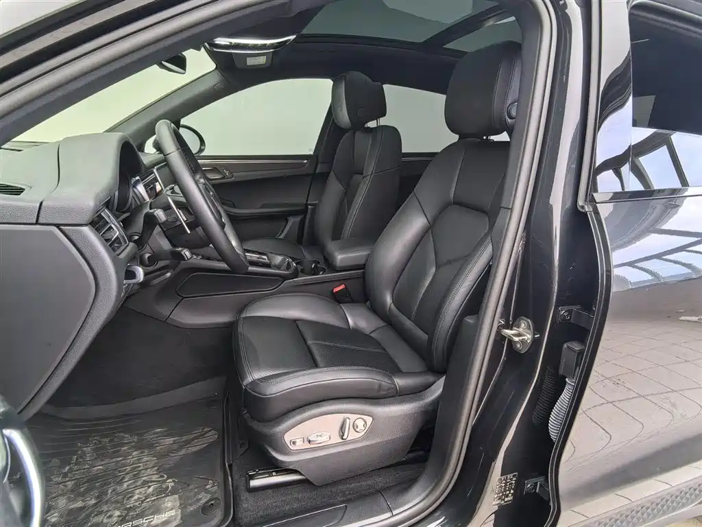 Porsche Macan 2023 — фото 19