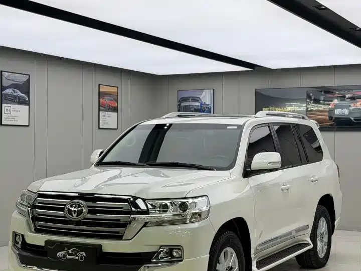 Toyota Land Cruiser 2019 — фото 1