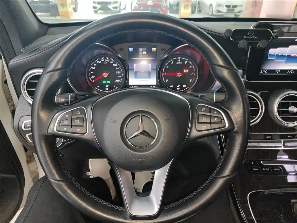 Mercedes-Benz GLC 2018 — фото 3