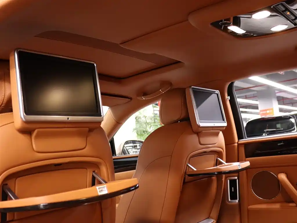 Bentley Flying Spur 2014 — фото 20