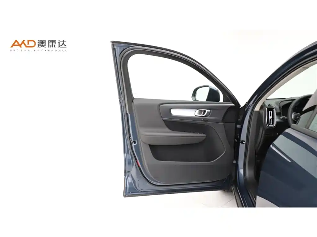 Volvo XC40 2022 — фото 10
