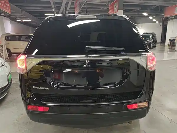 Mitsubishi Outlander 2015