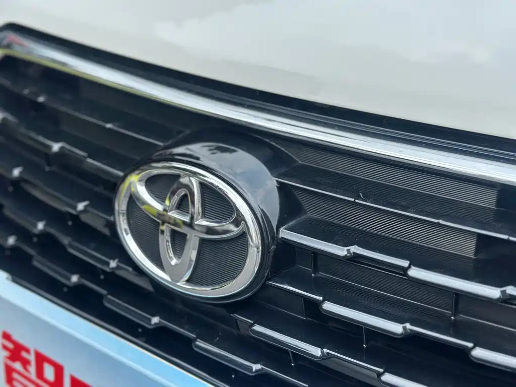 Toyota Yaris L 2023 — фото 13