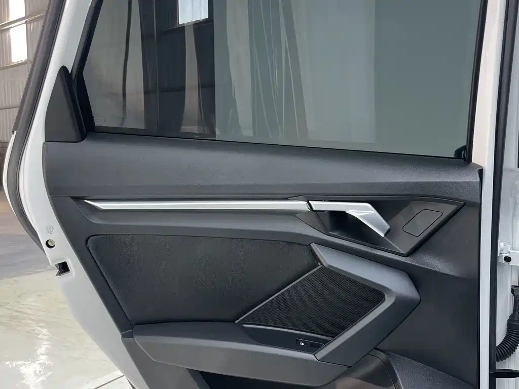 Audi A3 2023 — фото 18