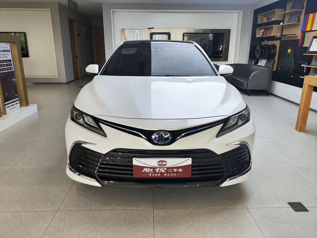Toyota Camry 2021 — фото 2
