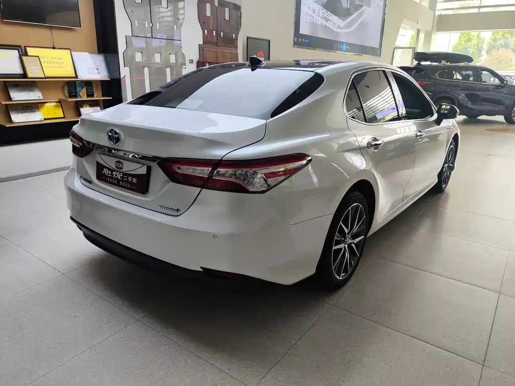 Toyota Camry 2021 — фото 17