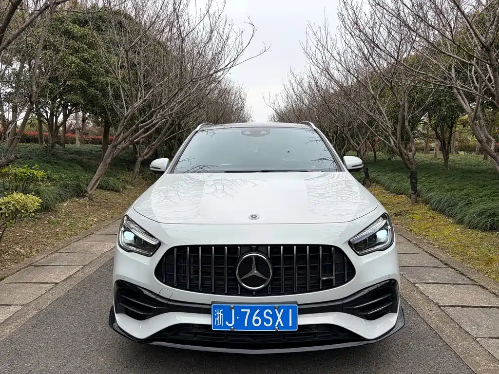 Mercedes-Benz GLA AMG 2023 — фото 1
