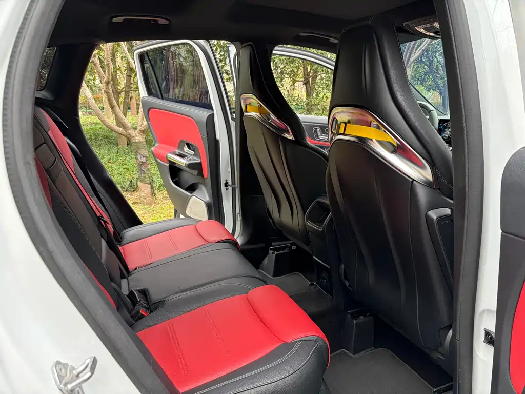 Mercedes-Benz GLA AMG 2023 — фото 7