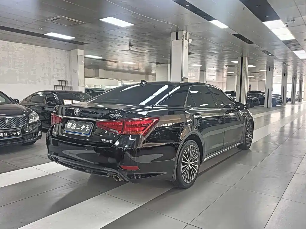 Toyota Crown 2018 — фото 12