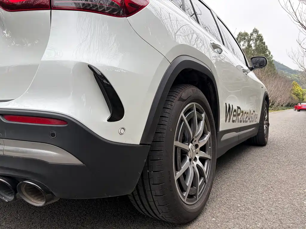 Mercedes-Benz GLA AMG 2023 — фото 11