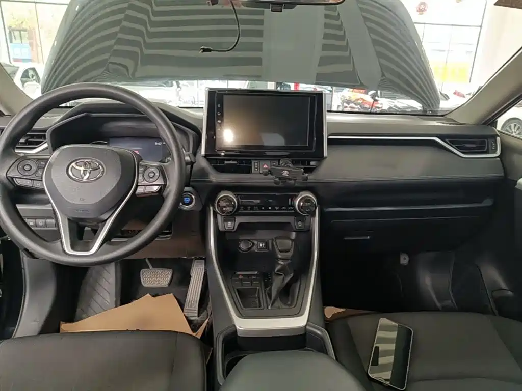 Toyota RAV4 2020 — фото 10