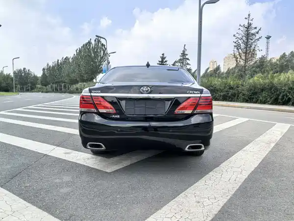 Toyota Crown 2014