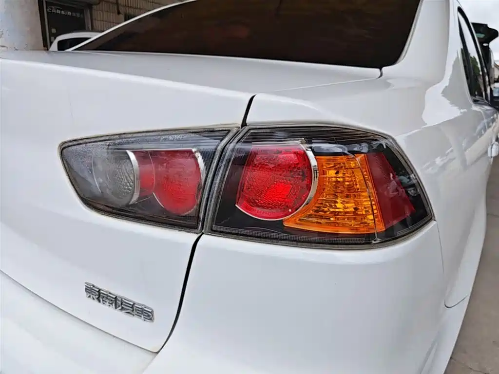 Mitsubishi Lancer EX 2015 — фото 8
