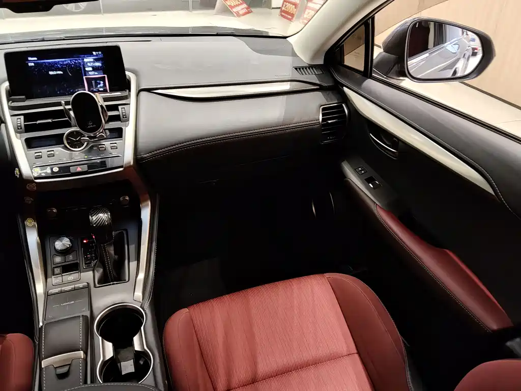 Lexus NX 2019 — фото 12