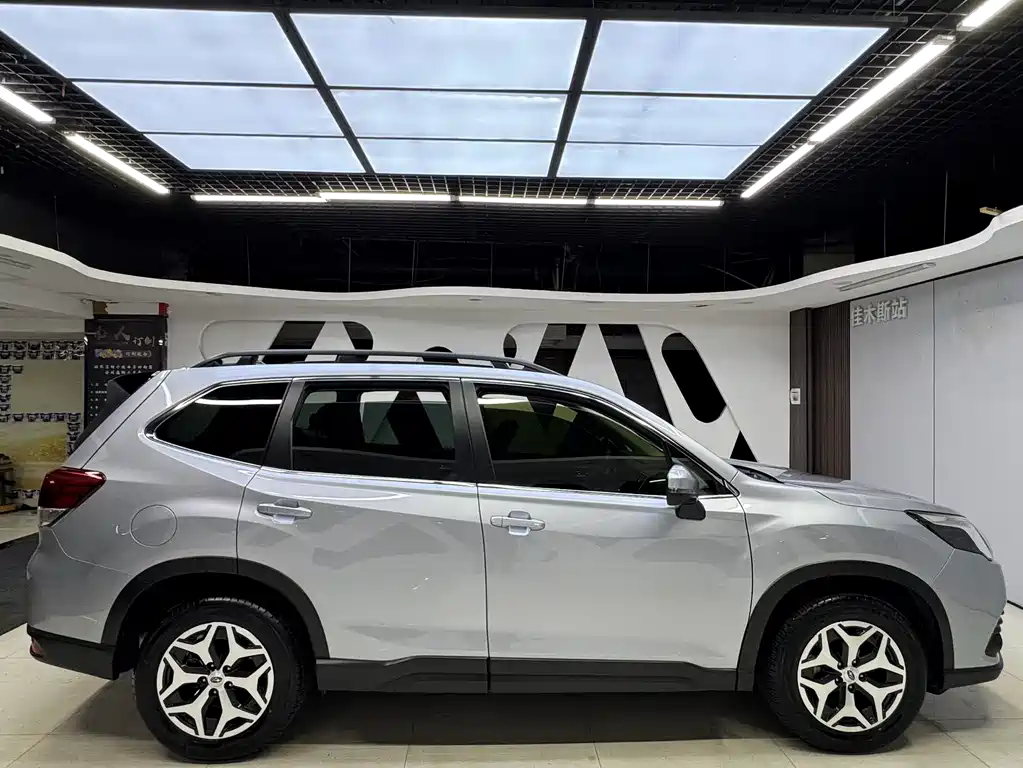 Subaru Forester 2024 — фото 9