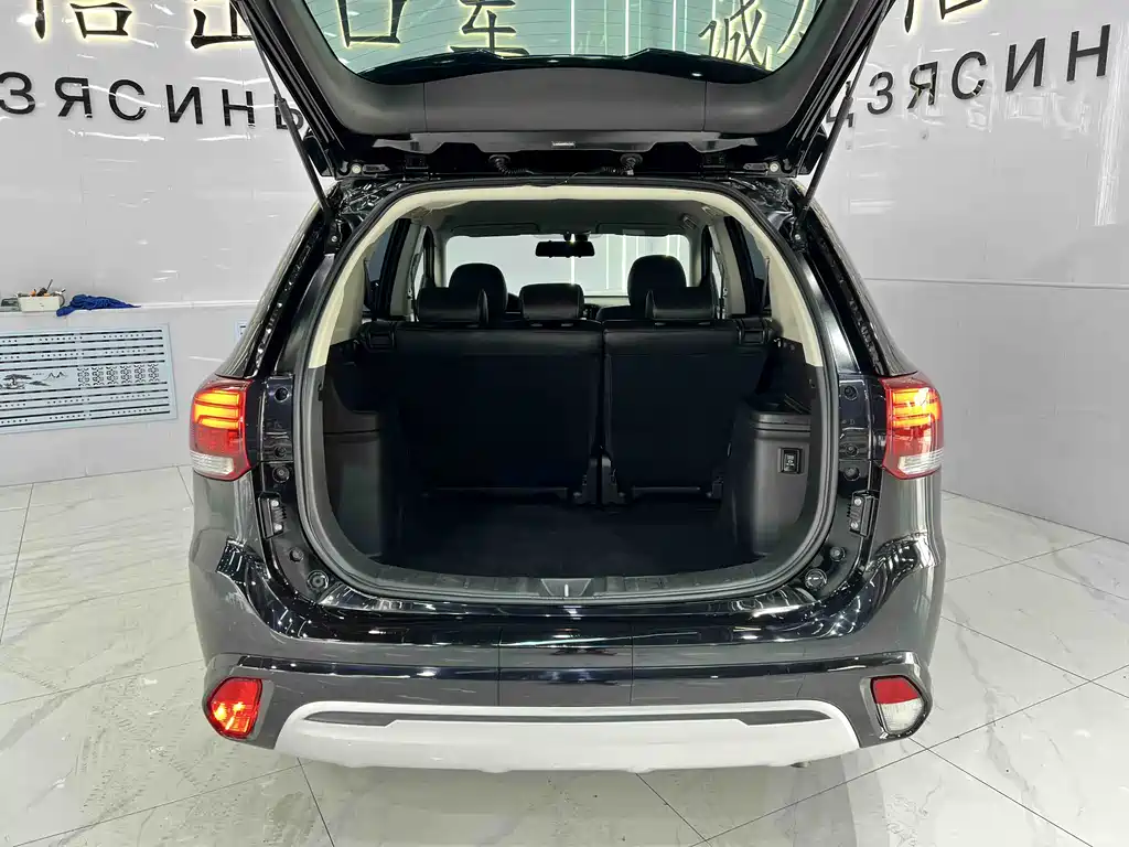 Mitsubishi Outlander 2022 — фото 15