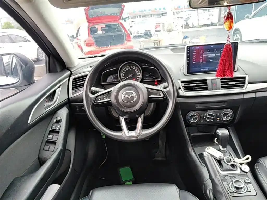 Mazda 3 Axela 2018 — фото 11