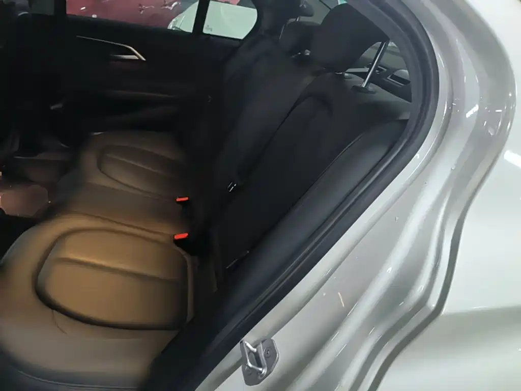 BMW 1 Series 2019 — фото 13