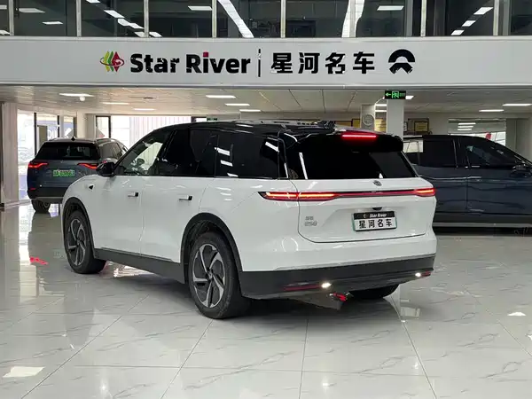NIO ES8 2023