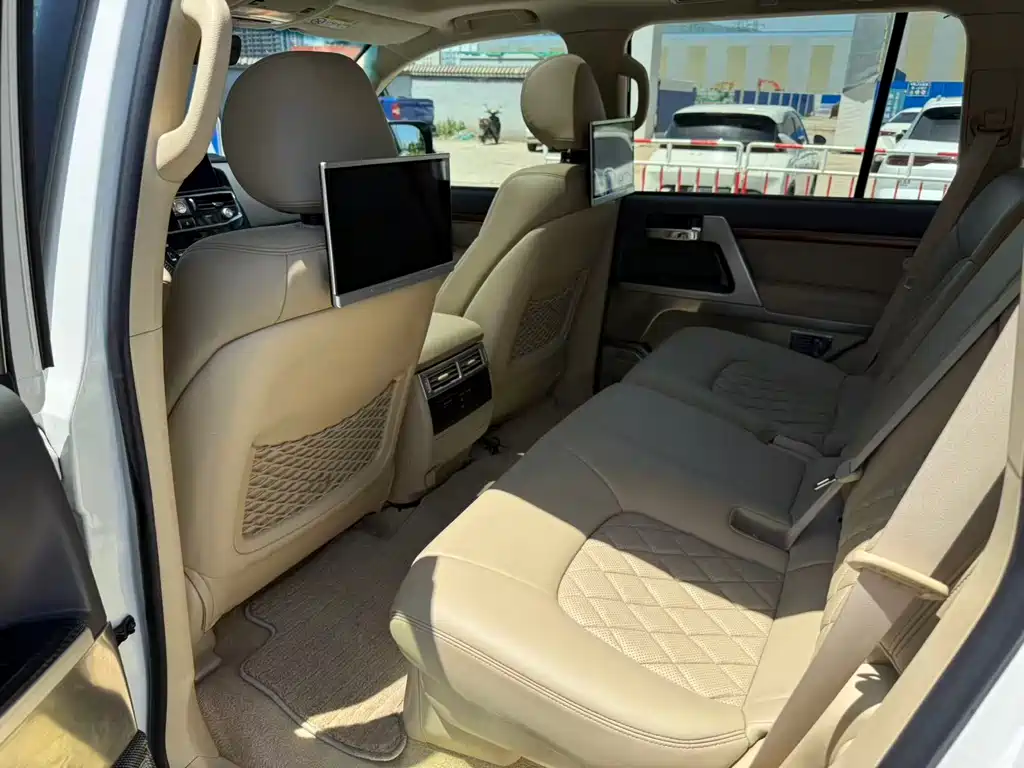 Toyota Land Cruiser 2017 — фото 9