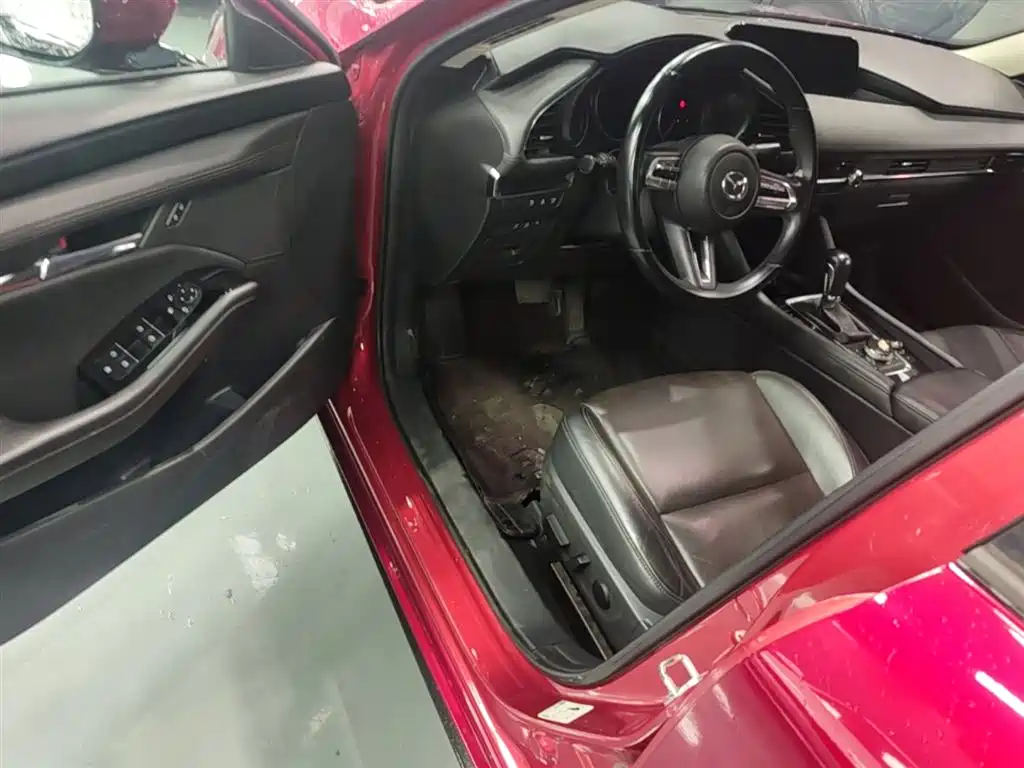 Mazda 3 Axela 2019 — фото 16