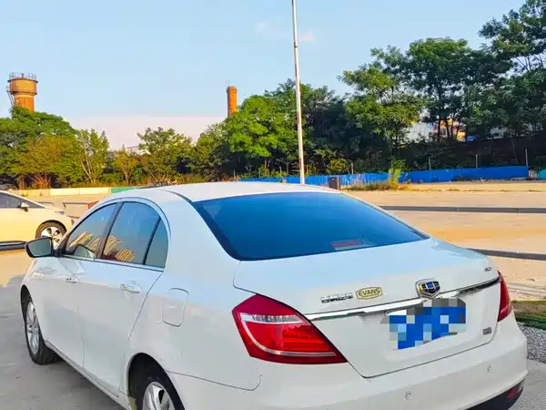 Geely Emgrand 2015