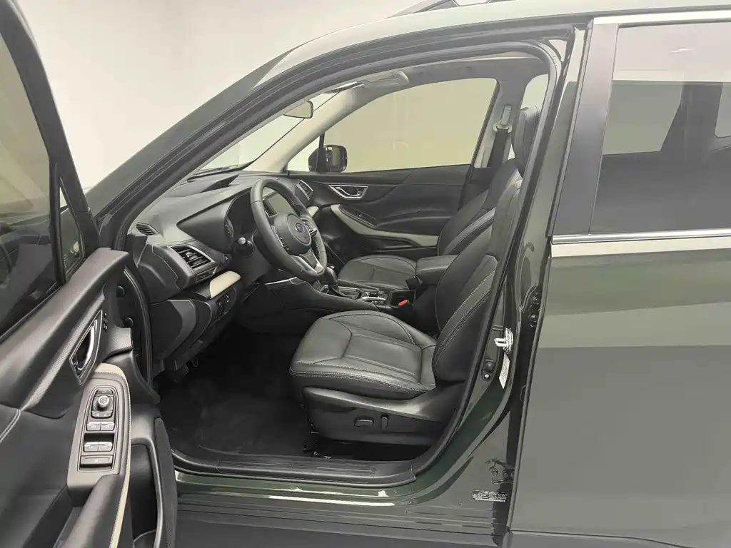 Subaru Forester 2025 — фото 12