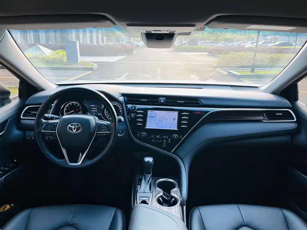 Toyota Camry 2018 — фото 4