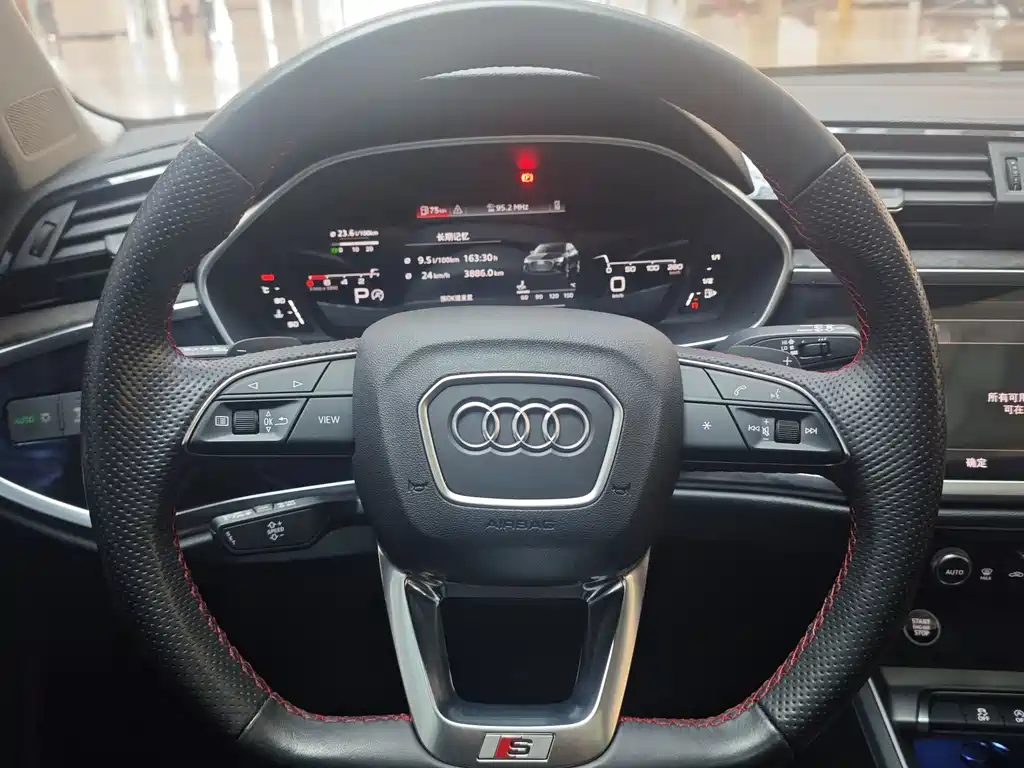 Audi Q3 Sportback 2023 — фото 11