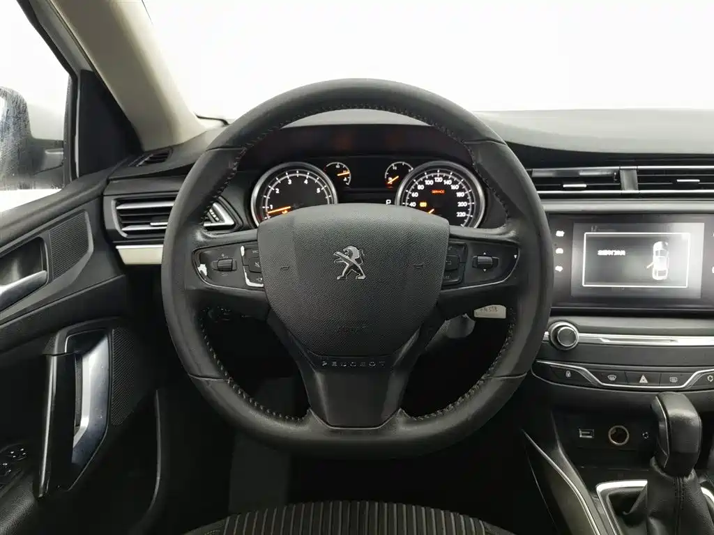 Peugeot 408 2016 — фото 11