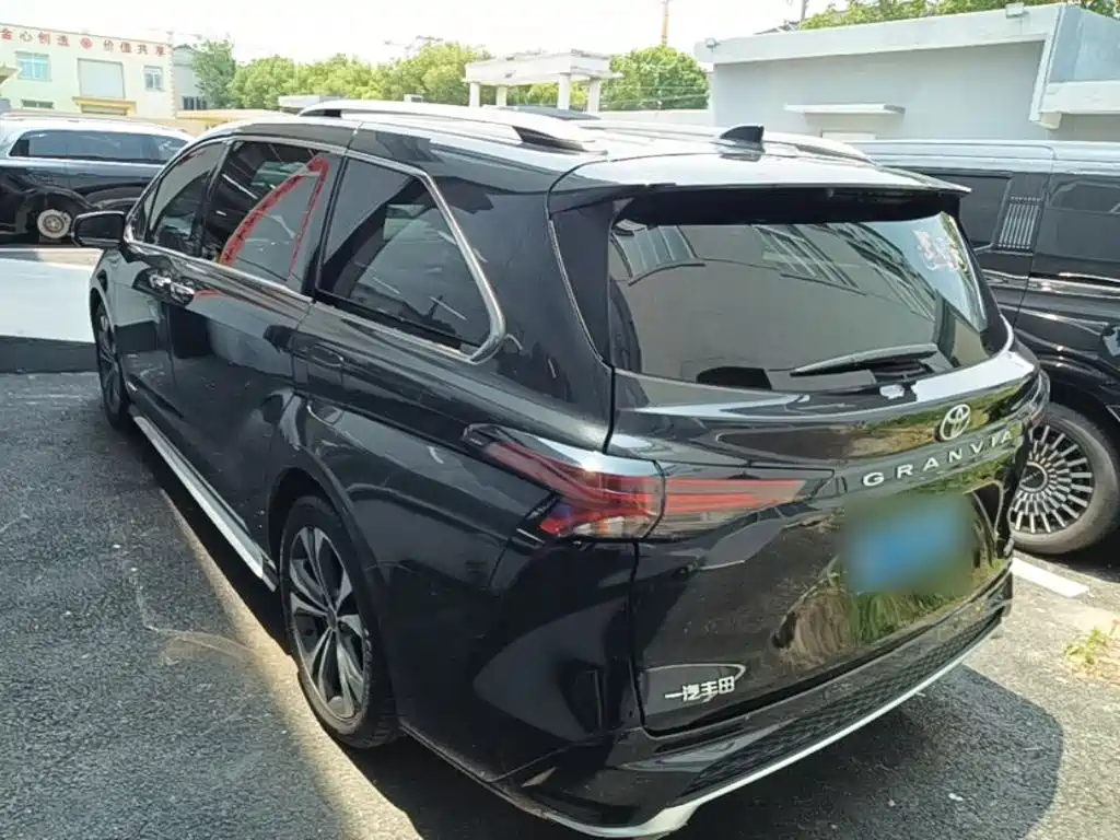 Toyota Granvia 2024