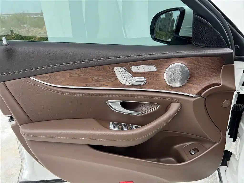 Mercedes-Benz E-Class 2022 — фото 14