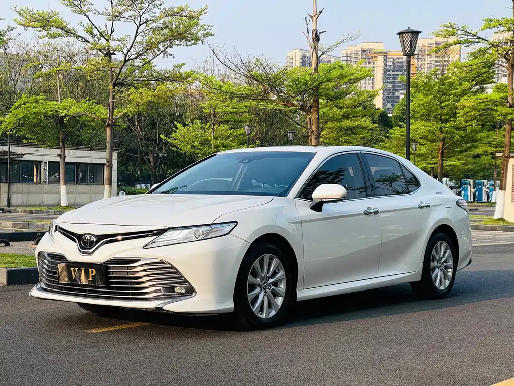 Toyota Camry 2018 — фото 1