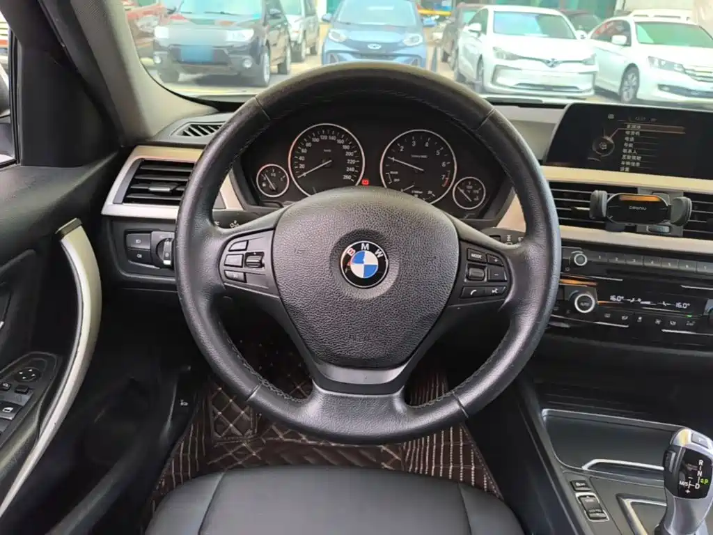 BMW 3 Series 2016 — фото 11