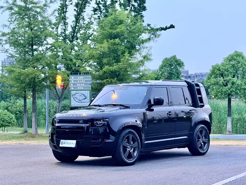 Land Rover Defender 2025