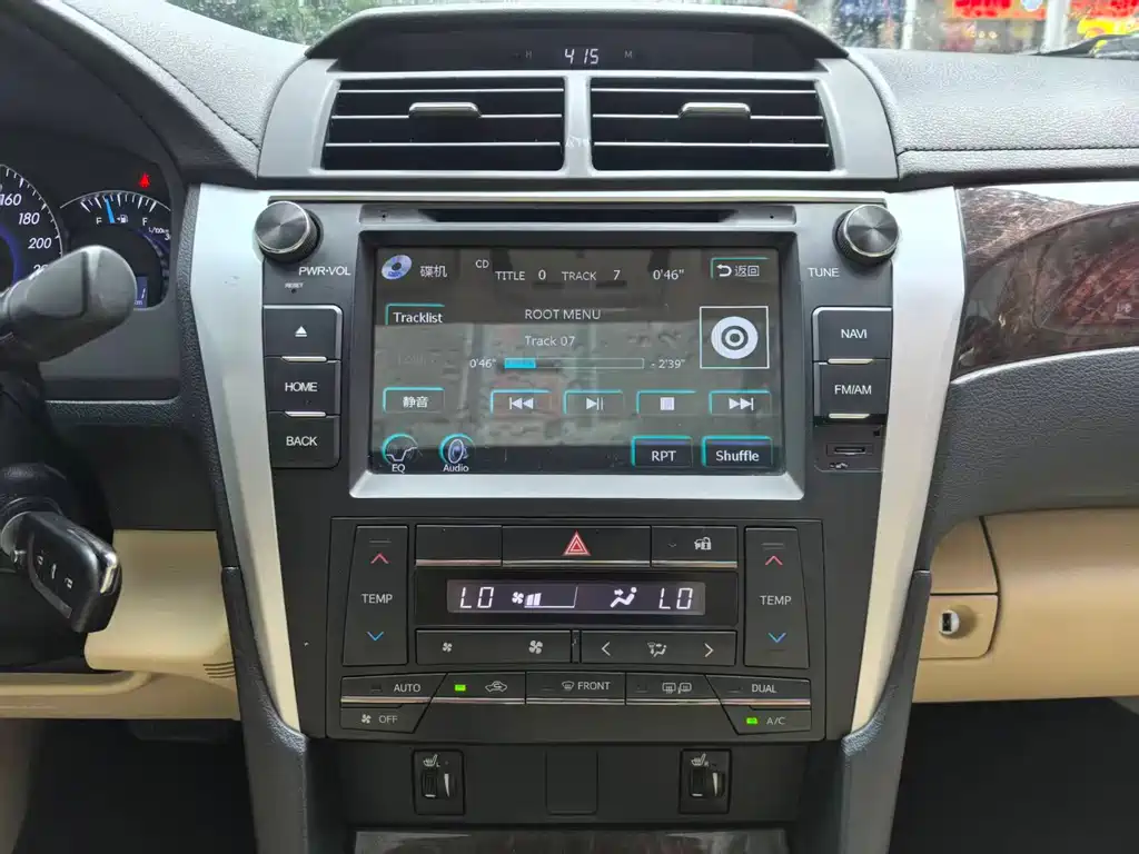Toyota Camry 2015 — фото 13
