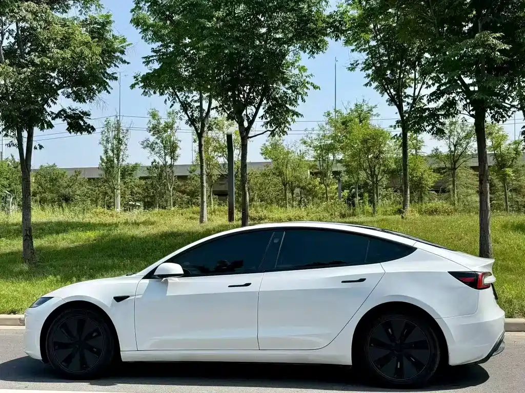 Tesla Model 3 2025 — фото 2