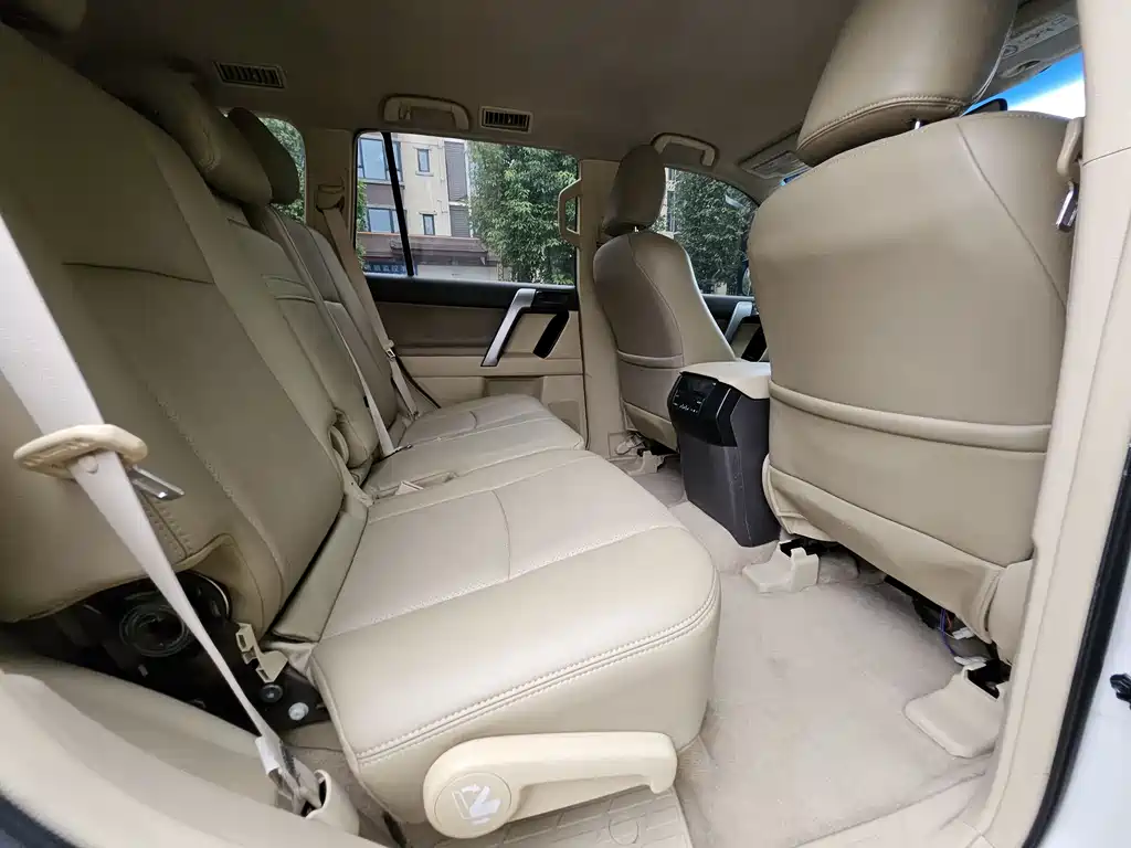 Toyota Prado 2015 — фото 19