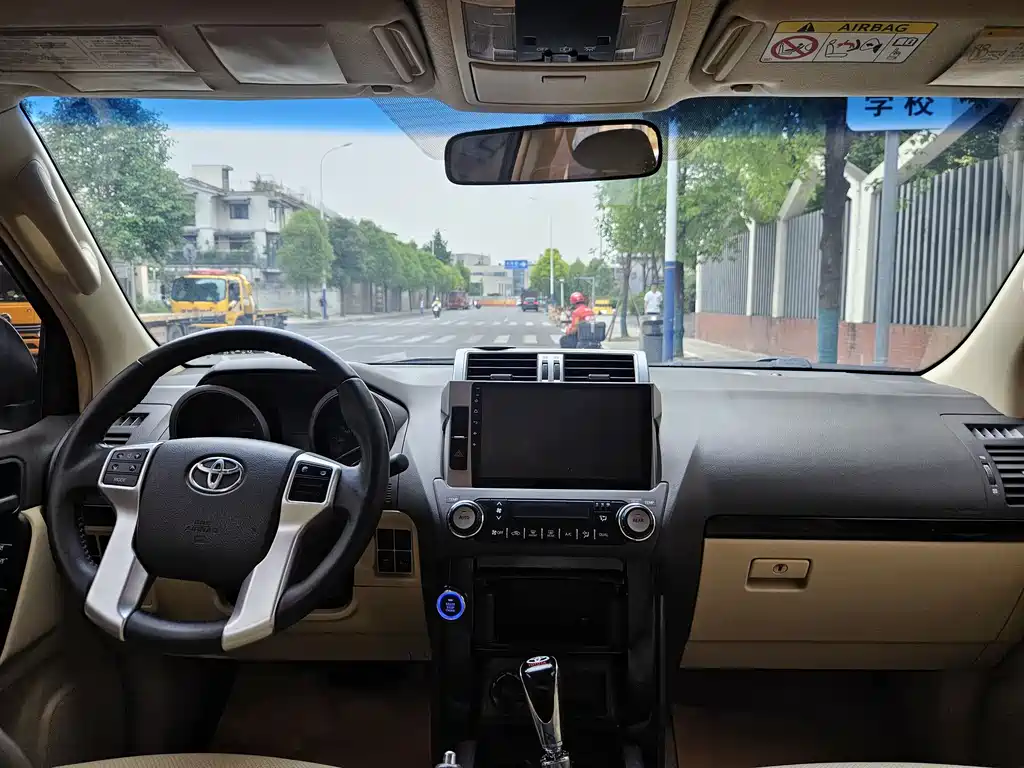 Toyota Prado 2015 — фото 12