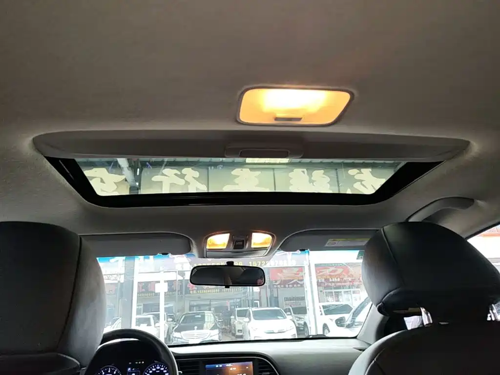 Hyundai Elantra 2018 — фото 18