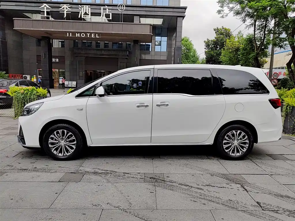 Buick GL8 2023