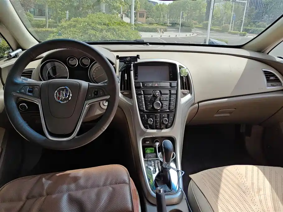 Buick Excelle 2014 — фото 12