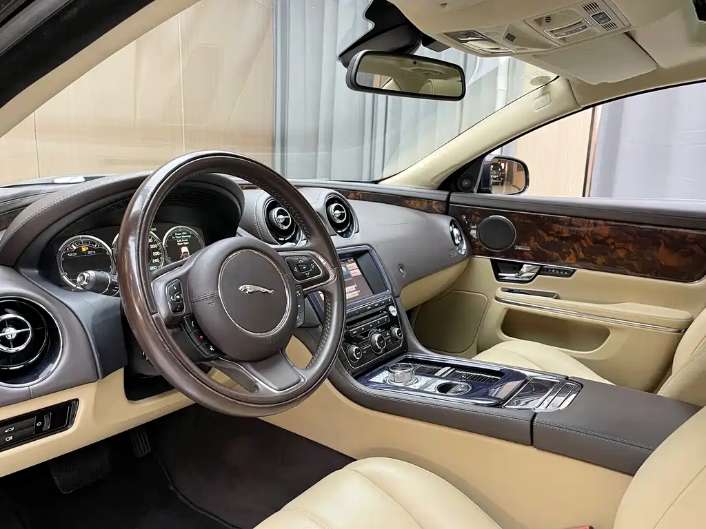 Jaguar XJ 2013 — фото 4