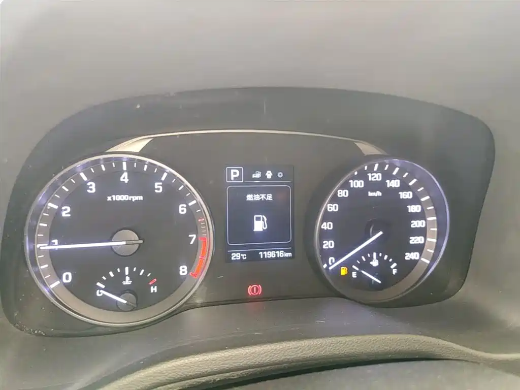 Hyundai Elantra 2018 — фото 12