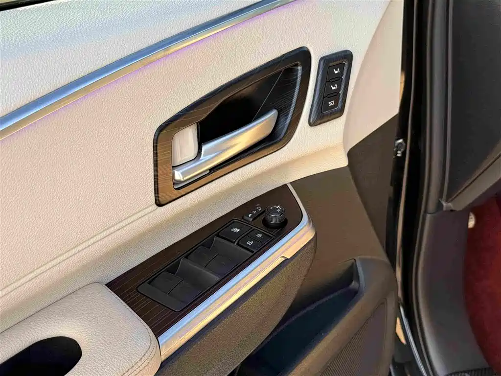 Toyota Granvia 2024 — фото 25