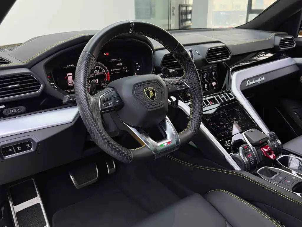 Lamborghini Urus 2020 — фото 12
