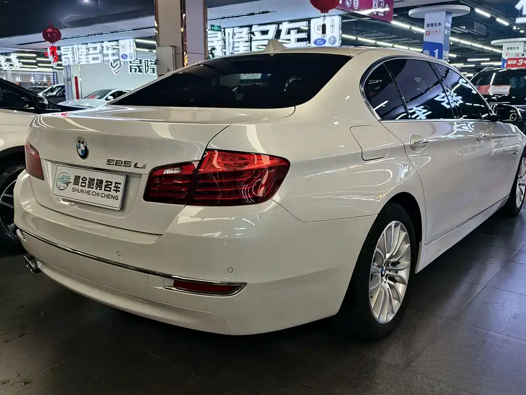 BMW 5 Series 2017 — фото 5