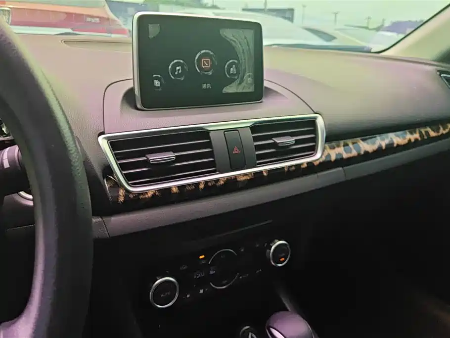 Mazda 3 Axela 2017 — фото 13