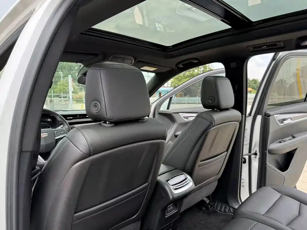 Cadillac XT6 2021 — фото 15