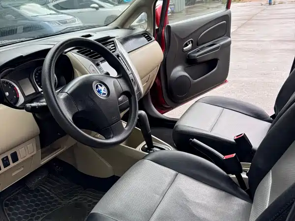 Venucia R50 2013